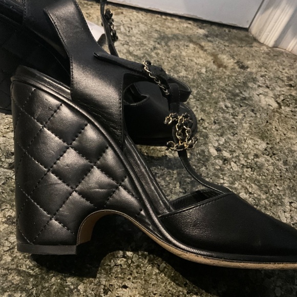 CHANEL QUILTED HEEL WEDGES !! - Picture 10 of 15
